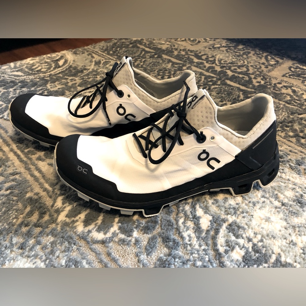 Almost new! On Cloud running shoes, size 8, white black tan